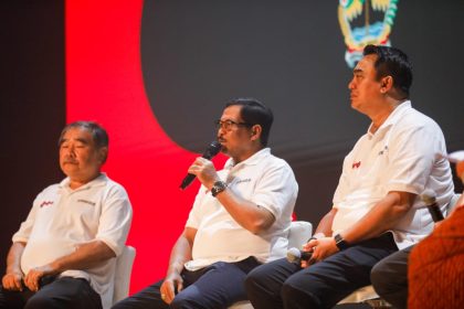 Penjabat Gubernur Jawa Tengah, Nana Sudjana meluncurkan penyelenggaraan event Bank Jateng Borobudur Marathon 2024, di Radjawali Semarang Cultural Center, Semarang, Senin (27/5/2024) malam. (FOTO: Pemprov Jateng)