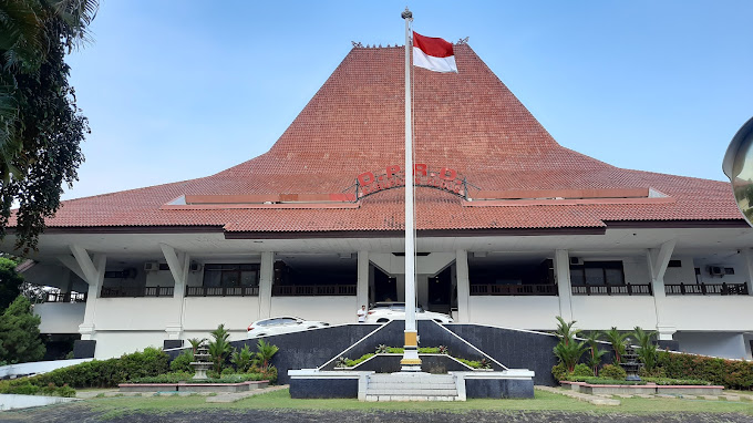 Penguman calon legislatif terpilih untuk DPRD Kudus, Jawa Tengah. (FOTO: Ulien Syariah).