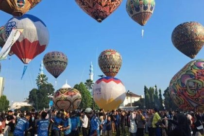 Festival balon udara memeriahkan HUT ke-59 Universitas Muhammadiyah Purwokerto, Banyumas, Jawa Tengah, Minggu (26/5/2024). (FOTO: Dok. UMP).
