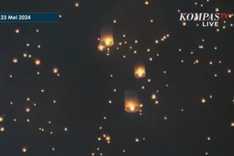 Detik-detik festival lampion sebagai penutup rangkaian Hari Raya Waisak 2034 di Candi Borobudur, Magelang, Jawa Tengah, Kamis (23/5/2024). (FOTO: Tangkapan layar kompas tv/Yenny Hardiyanti).