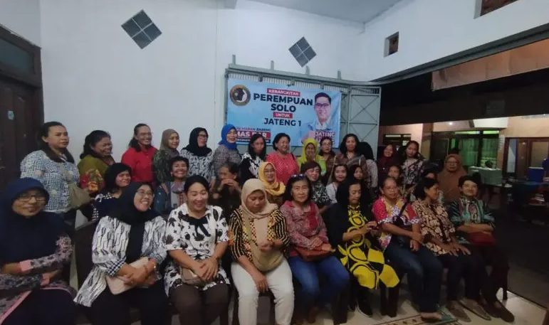 Kaum ibu di Kota Solo mendukung Ketua DPD Gerindra Jawa Tengah Sudaryono di Pilgub Jateng 2024. (FOTO: InilahJateng).