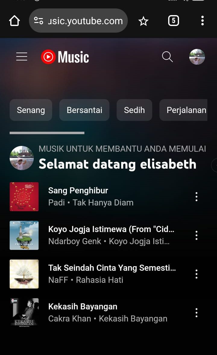 Youtube Music meluncurkan fitur baru dimana penggunanya bisa mencari lagu dengan menyanyikannya. (FOTO: Tangkapan layar Youtube Music/Yenny Hardiyanti).