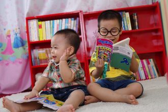 Membaca nyaring memicu anak untuk gemar membaca. (FOTO: Ilus Pixabay/jutheanh).