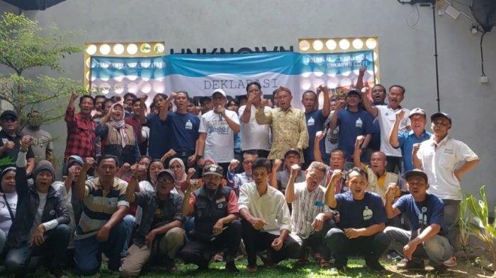 Barisan Joko Suranto atau Baskoro mendeklarsikan diri mendukung Joko Suranto di Pilgub Jateng. (FOTO: Tribun Jateng/Agus Iswadi).