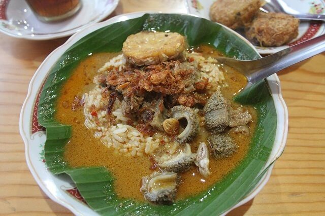 Nasi Gandul adalah kuliner tradisional khas daerah Pati, Jawa Tengah. (FOTO: Pemprov Jateng).