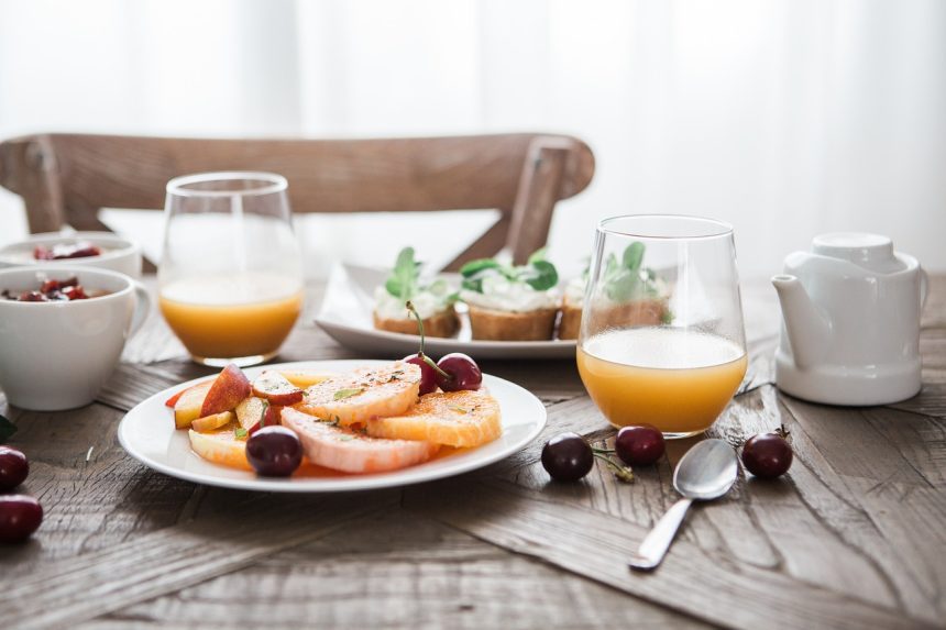 Salah satu habit orang sukses adalah sarapan dengan menu sehat di pagi hari. (FOTO: Pixabay).