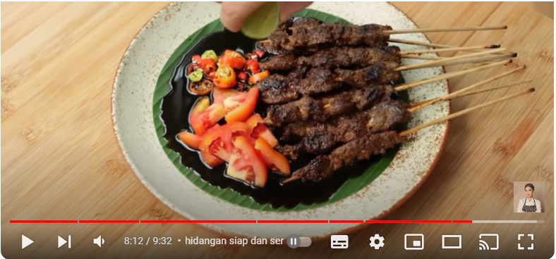 Cara membuat sate kambing ala Chef Devina Hermawan (FOTO: Tangkapan layar youtube Devina Hermawan/Yenny Hardiyanti).