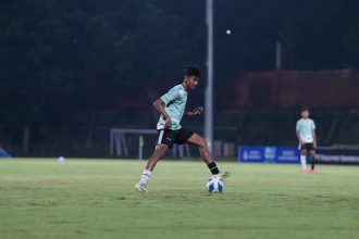 Timnas U-16 menjalani latihan menjelang hadapi Filipina di Stadion Manahan. (FOTO: PSSI).