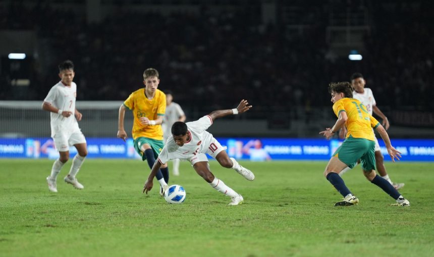 Pertandingan babak semifinal Piala AFF U-16 antara Indonesia versus Australia di Stadion Manahan, Solo, Senin (1/7). (FOTO: PSSI)