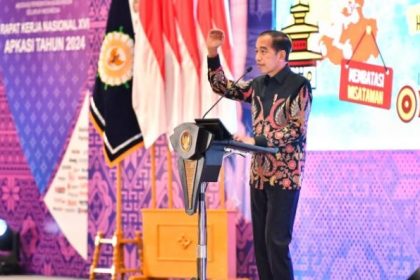 Presiden Joko Widodo meminta pemerintah kabupaten mengembangkan potensi wisata daerah. (FOTO: presidenri).