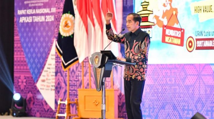 Presiden Joko Widodo meminta pemerintah kabupaten mengembangkan potensi wisata daerah. (FOTO: presidenri).