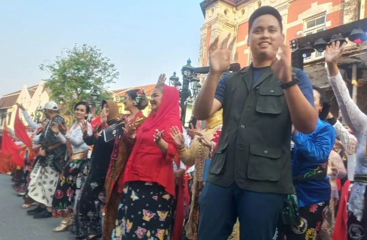 Wali Kota Semarang Hevearita Gunaryanti Rahayu dan Bupati Kendal Dico Ganinduto saat pembukaan Ki Ageng Pandanaran Art Festival 2024 di kawasan Kota Lama Semarang Jawa Tengah, Sabtu (27/7/2024). (FOTO: ANTARA).