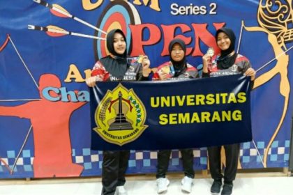 Mahasiswi Ilmu Komunikasi Universitas Semarang (USM), Lusyana Dewinta Sari, berhasil meraih juara 1 dalam kategori Beregu Putri Compound Umum pada UGM Open Archery Championship Series 2 yang diselenggarakan di GOR Pancasila UGM. (FOTO: Dok. USM)