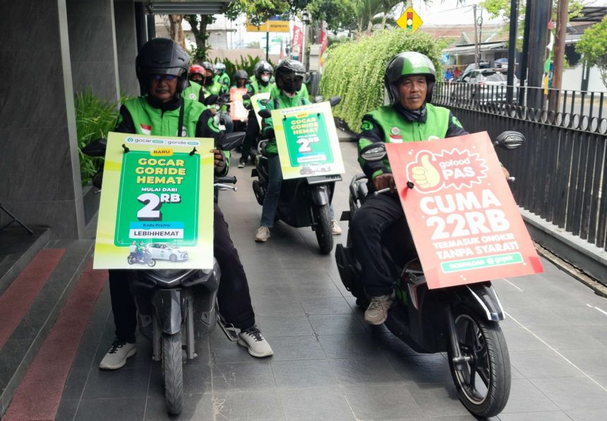 Penggumudi Ojek di Purwokerto Selasa ( 6/8/2024), memperkenalkan program GoFood PAS yang dimulai di salah satu rumah makan di Purwokerto. (FOTO: RRI)