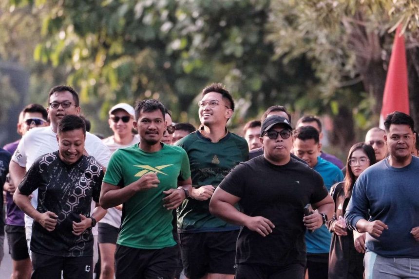 KGPAA Mangkunegara X mengikuti kegiatan Morning Run bersama komunitas pengusaha muda. (FOTO: Dok Humas)