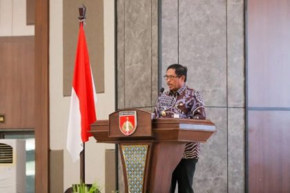 Penjabat Gubernur Jawa Tengah Nana Sudjana saat Rakor Penambahan Areal Tanam, Pompanisasi, dan Pembinaan Penyuluh Pertanian Provinsi Jawa di Semarang, Jumat (2/8/2024). (FOTO: Pemprov Jateng)