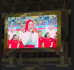 Putri Ariani tampil dalam penutupan Piala Presiden di Stadion Manahan, Minggu, 4 Agustus 2024. (FOTO: IG @arianinismaputri)